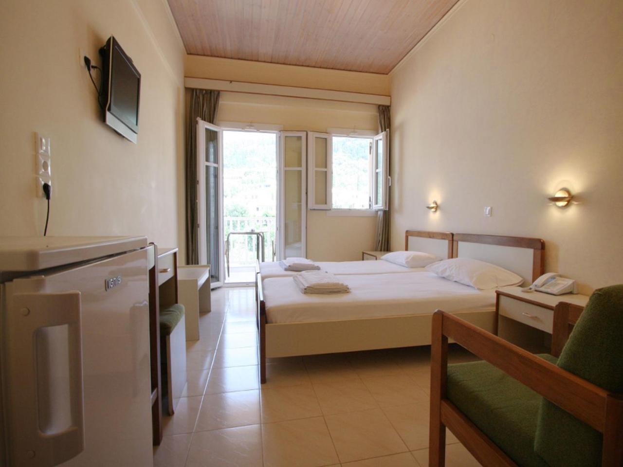 Ionis Hotel Айос-Никитас Экстерьер фото